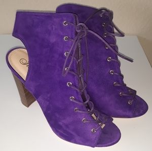 Walking tall in purple lace up heels 💜💜